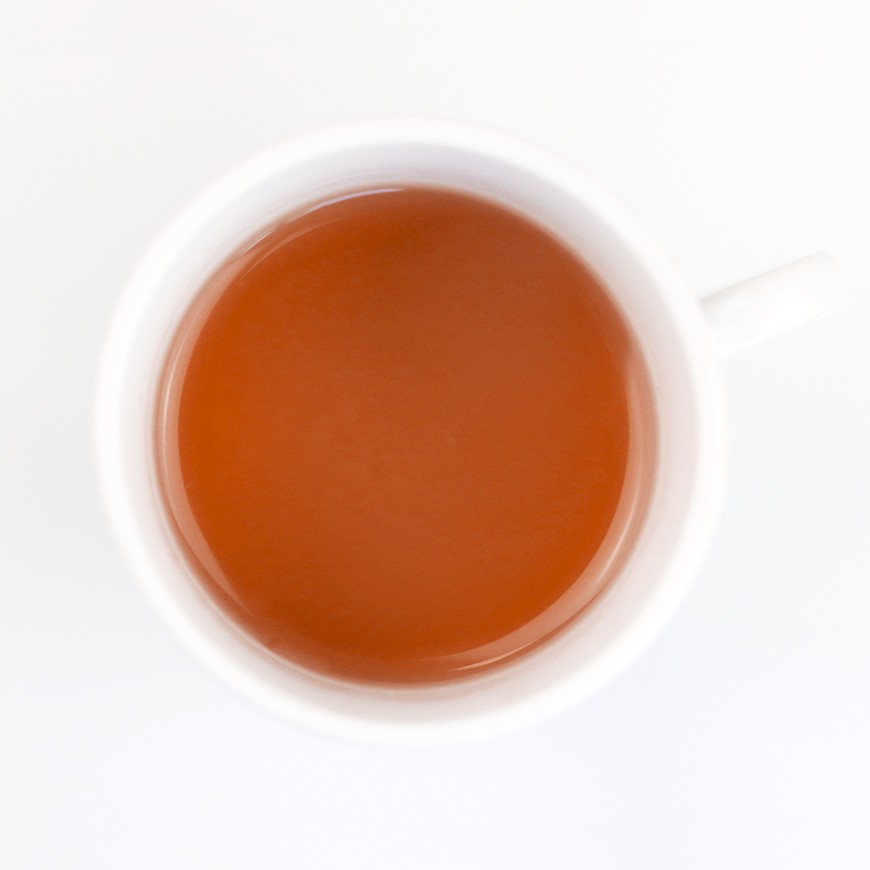 Préparation infusion chanvre groseille en tasse