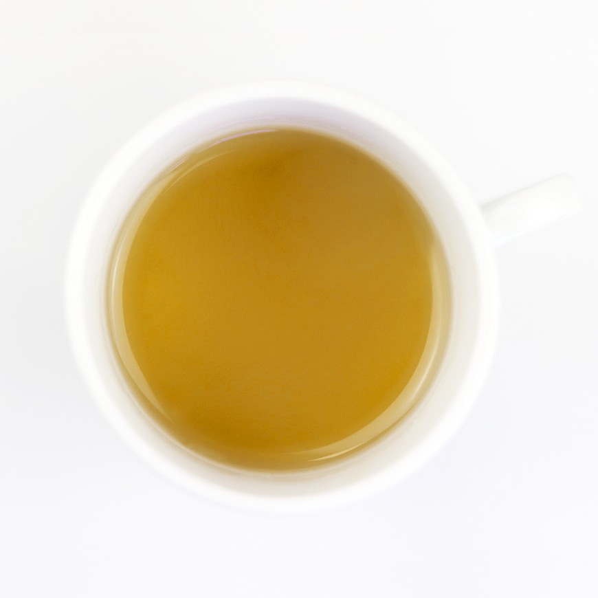 Préparation tisane chanvre en tasse