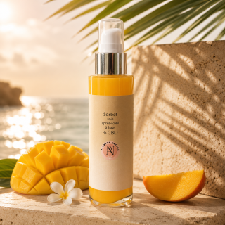 Sorbet soin après-soleil CBD Plantys Natura avec mangue dans une ambiance estivale premium et naturelle